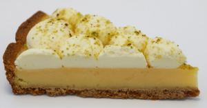 ТОРТА ЛАЙМ С МЕРЕНГ И ПОРЪСКА ПИСТАШИО 122g (брой парчета 12)